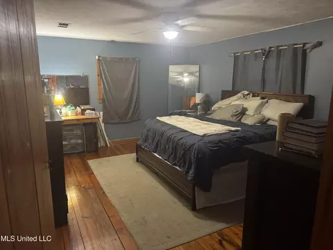 Bedroom - 2067 Mccomb Hville Rd, Mccomb, MS 39648 photo 3 of 3