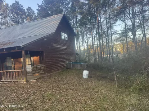 Exterior - 2067 Mccomb Hville Rd, Mccomb, MS 39648 photo 1 of 2