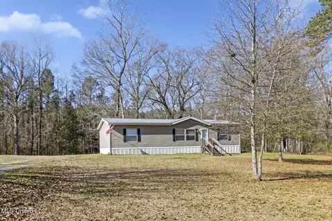 121 Fox Run Dr, Raymond, MS 39154