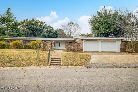 28 Woodglen Dr, Gulfport, MS 39507