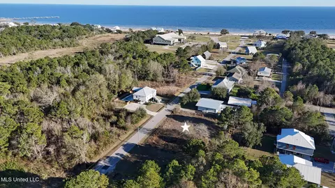 165 Vacation Ln, Waveland, MS 39576