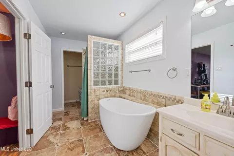 Bath - 190 S Getwell Rd, Hernando, MS 38632 photo 1 of 4