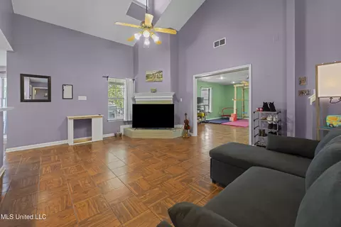 Living - 190 S Getwell Rd, Hernando, MS 38632 photo 1 of 1