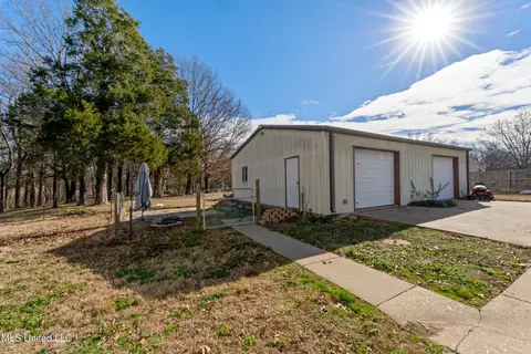 Exterior - 190 S Getwell Rd, Hernando, MS 38632 photo 8 of 10