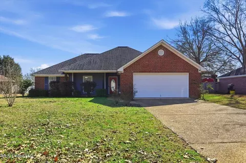 676 Southern Oaks Dr, Florence, MS 39073