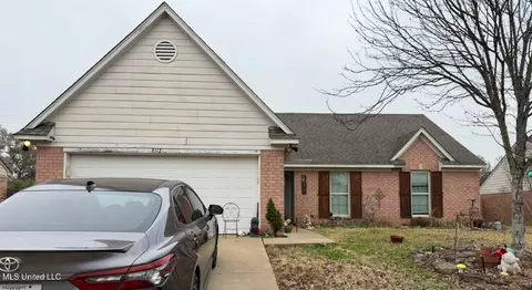 8112 Green Valley Cv, Southaven, MS 38671