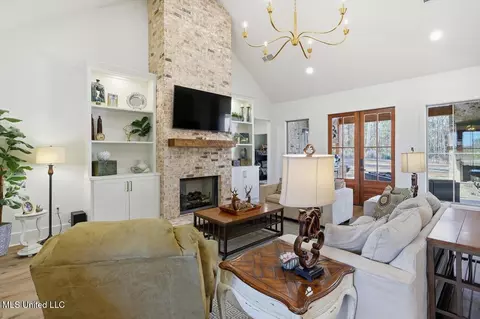 Living - 175 Woods Rd, Madison, MS 39110 photo 1 of 3