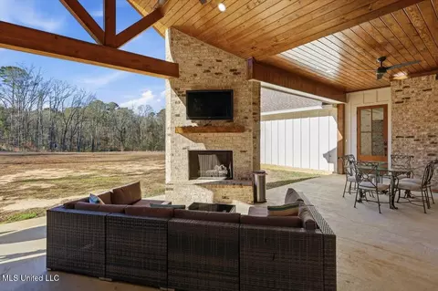 Exterior - 175 Woods Rd, Madison, MS 39110 photo 3 of 7