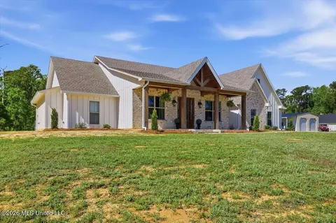 Exterior - 175 Woods Rd, Madison, MS 39110 photo 6 of 7
