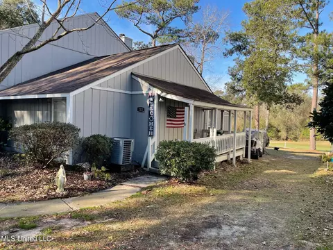 212 Highpoint Dr, Diamondhead, MS 39525