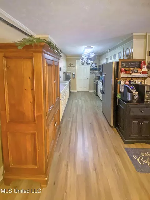 Kitchen - 104 City Limits Rd, Brandon, MS 39042 photo 1 of 2
