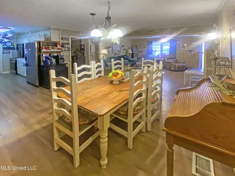 Dining - 104 City Limits Rd, Brandon, MS 39042 photo 1 of 1