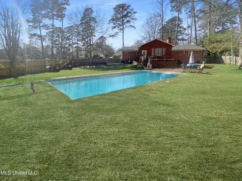 Exterior - 104 City Limits Rd, Brandon, MS 39042 photo 2 of 4