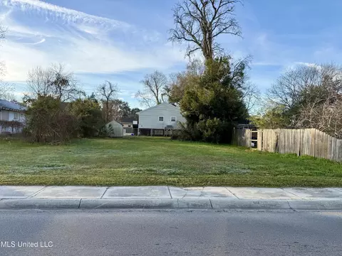 561 Esters Blvd, Biloxi, MS 39530