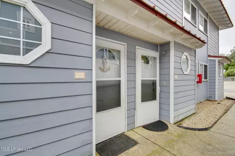 1664 Beach Blvd #101, Biloxi, MS 39531