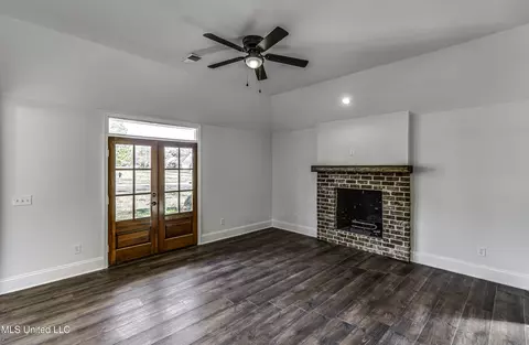 Living - 101 Hayfield Pl, Madison, MS 39110 photo 2 of 4