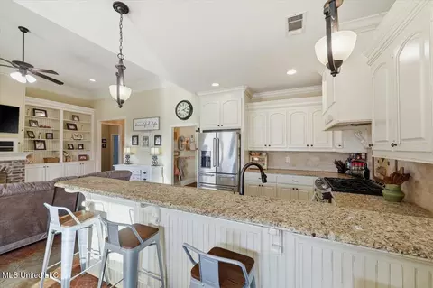 Kitchen - 404 Winterfield Way, Brandon, MS 39042 photo 2 of 3
