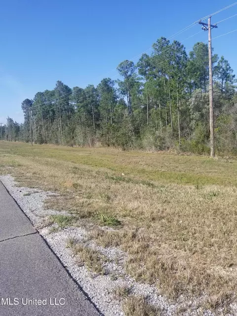 6100 Brown Rd, Ocean Springs, MS 39564