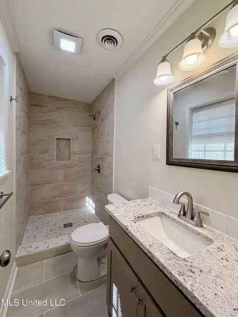 Bath - 1406 Post Rd, Clinton, MS 39056 photo 3 of 5