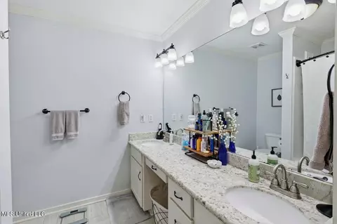 Bath - 300 White Oak Dr, Brandon, MS 39047 photo 1 of 3