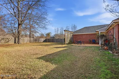 Exterior - 300 White Oak Dr, Brandon, MS 39047 photo 7 of 7