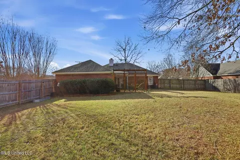 Exterior - 300 White Oak Dr, Brandon, MS 39047 photo 5 of 7