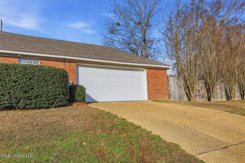 Exterior - 300 White Oak Dr, Brandon, MS 39047 photo 3 of 7