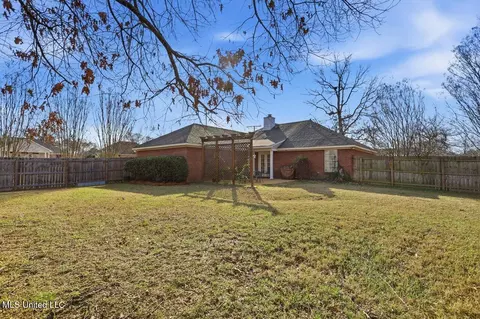 Exterior - 300 White Oak Dr, Brandon, MS 39047 photo 6 of 7