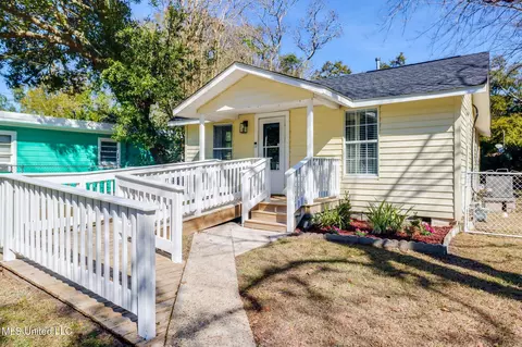 820 Regnault Ave, Gulfport, MS 39501