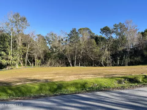 710 Rayburn Ave, Ocean Springs, MS 39564