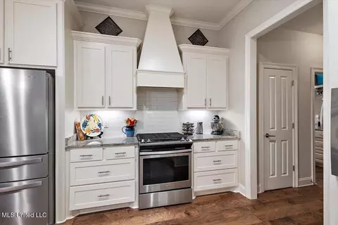 Kitchen - 137 Hampton Rdg, Madison, MS 39110 photo 3 of 3