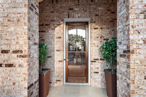 Entry Way - 137 Hampton Rdg, Madison, MS 39110 photo 1 of 3