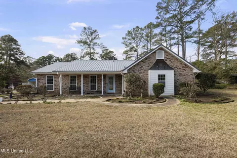 5039 Forest Hill Rd, Byram, MS 39272