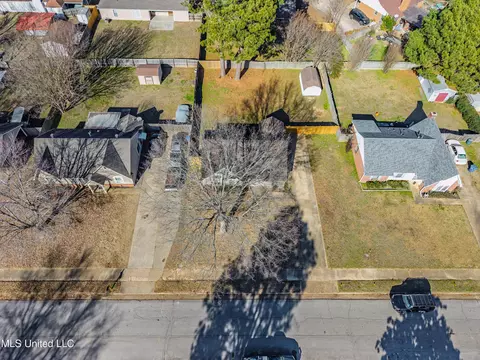 1926 Tissington Dr, Horn Lake, MS 38637