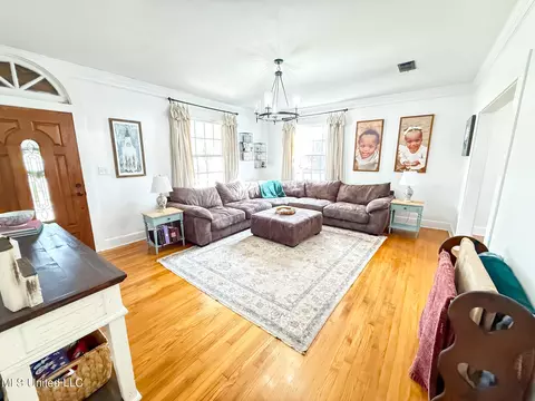 Living - 1053 Johnston Station Rd, Summit, MS 39666 photo 2 of 2