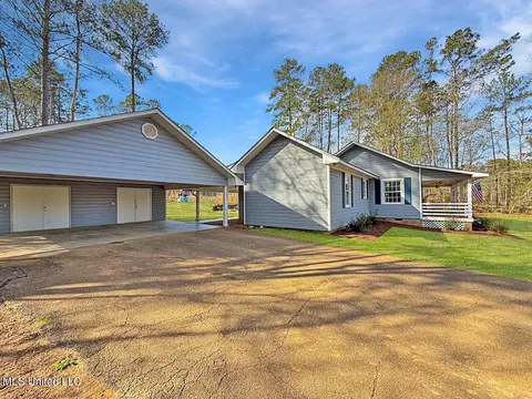 Exterior - 1053 Johnston Station Rd, Summit, MS 39666 photo 8 of 9