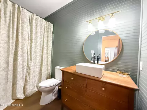 Bath - 1053 Johnston Station Rd, Summit, MS 39666 photo 1 of 2