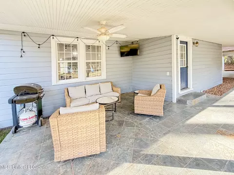 Exterior - 1053 Johnston Station Rd, Summit, MS 39666 photo 3 of 9