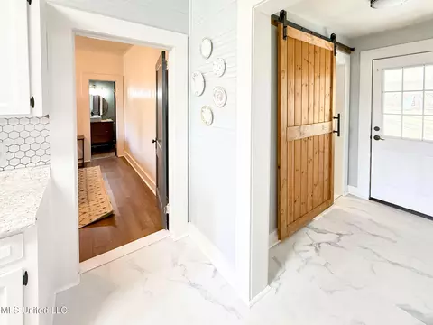 Entry Way - 1053 Johnston Station Rd, Summit, MS 39666 photo 1 of 1