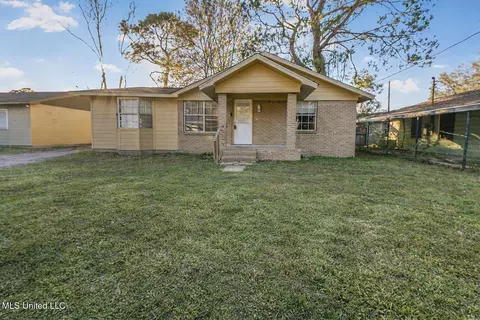 3827 Victor St, Pascagoula, MS 39567