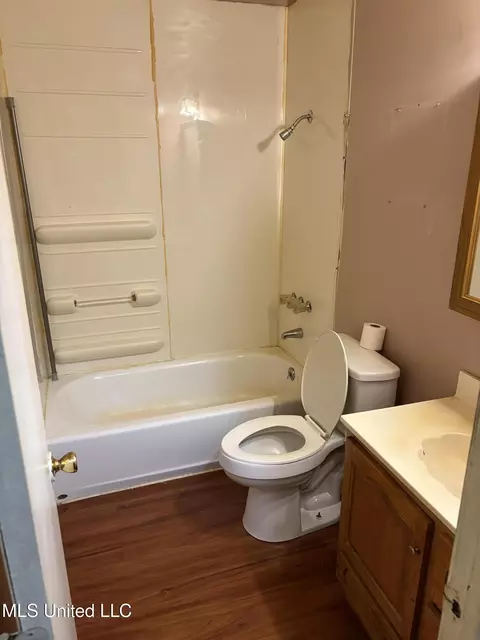 Bath - 5809 Kings Rd, Moss Point, MS 39563 photo 1 of 2