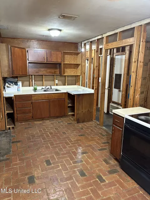 Kitchen - 5809 Kings Rd, Moss Point, MS 39563 photo 1 of 1