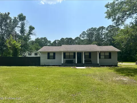 6400 Hans Rd, Moss Point, MS 39562