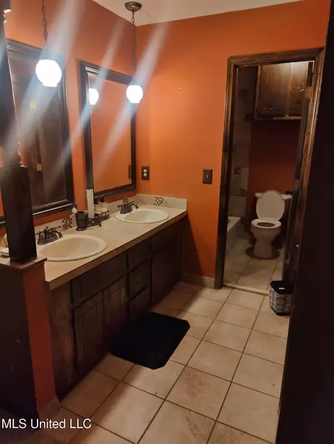Bath - 4790 Old Poplar Rd, Jackson, MS 39212 photo 4 of 5