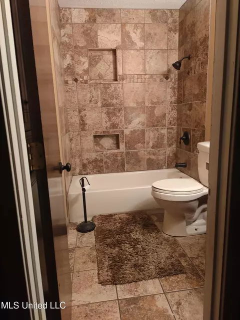 Bath - 4790 Old Poplar Rd, Jackson, MS 39212 photo 1 of 5
