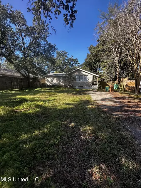 314 E Third St, Long Beach, MS 39560