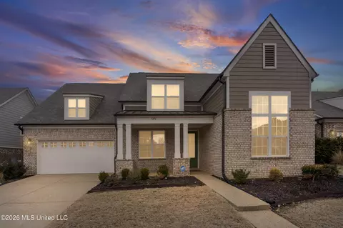 7276 Edgewater Dr, Olive Branch, MS 38654