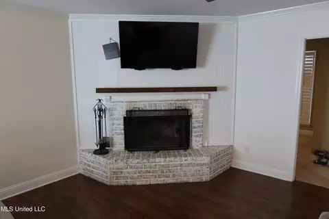 Living - 16675 John Smith Rd, Vancleave, MS 39565 photo 2 of 3