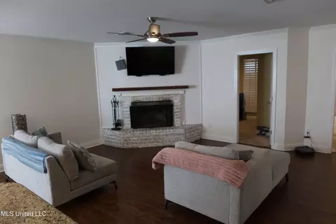 Living - 16675 John Smith Rd, Vancleave, MS 39565 photo 3 of 3