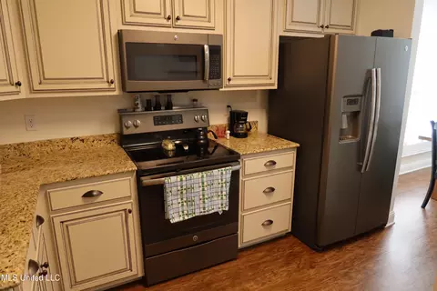 Kitchen - 16675 John Smith Rd, Vancleave, MS 39565 photo 2 of 3